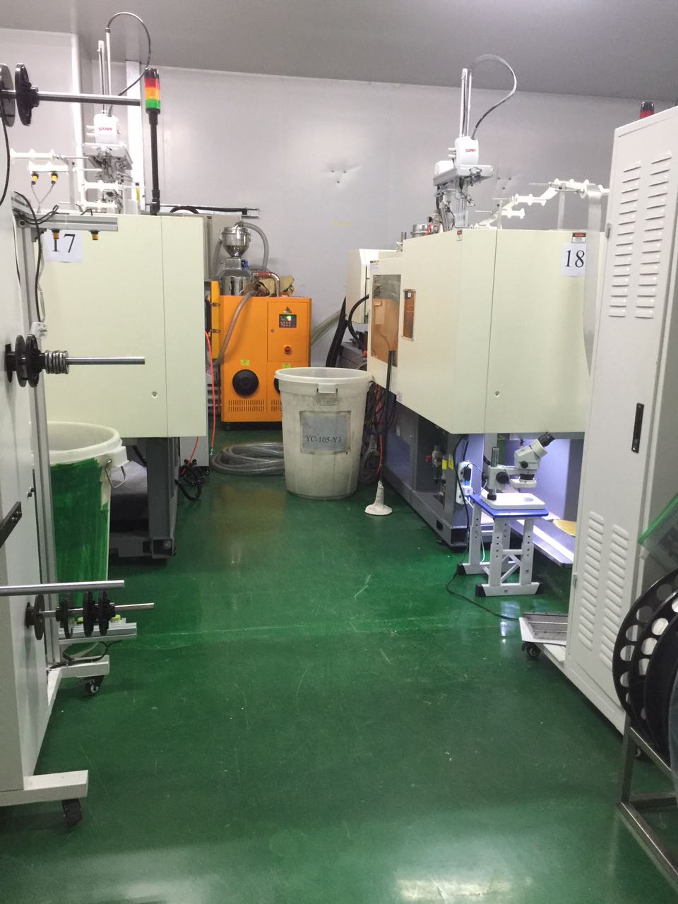 Application of desiccant dryer in injection molding PET material (plastic, resin)